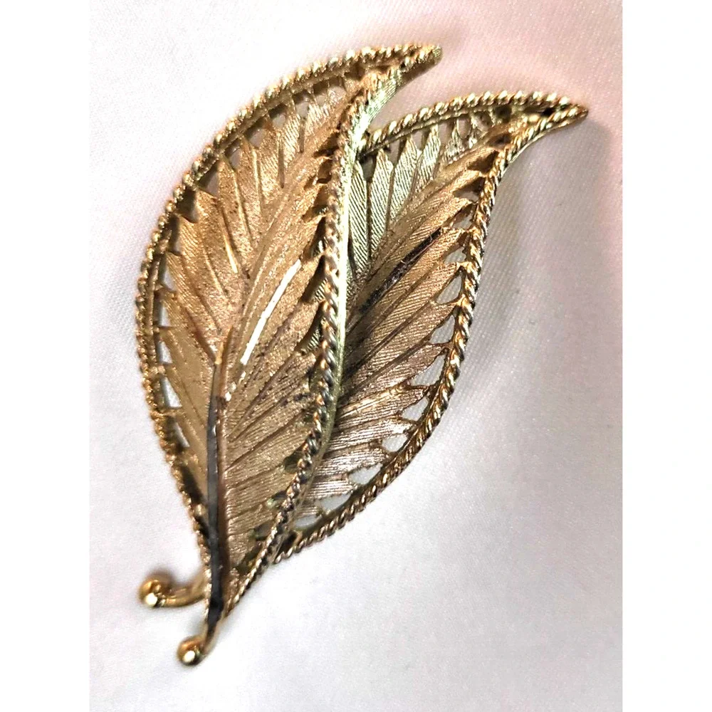 Vtg 50s 60s BSK Brooch Double Leaf Pin Textured Gold Tone Signed MCM Grandma